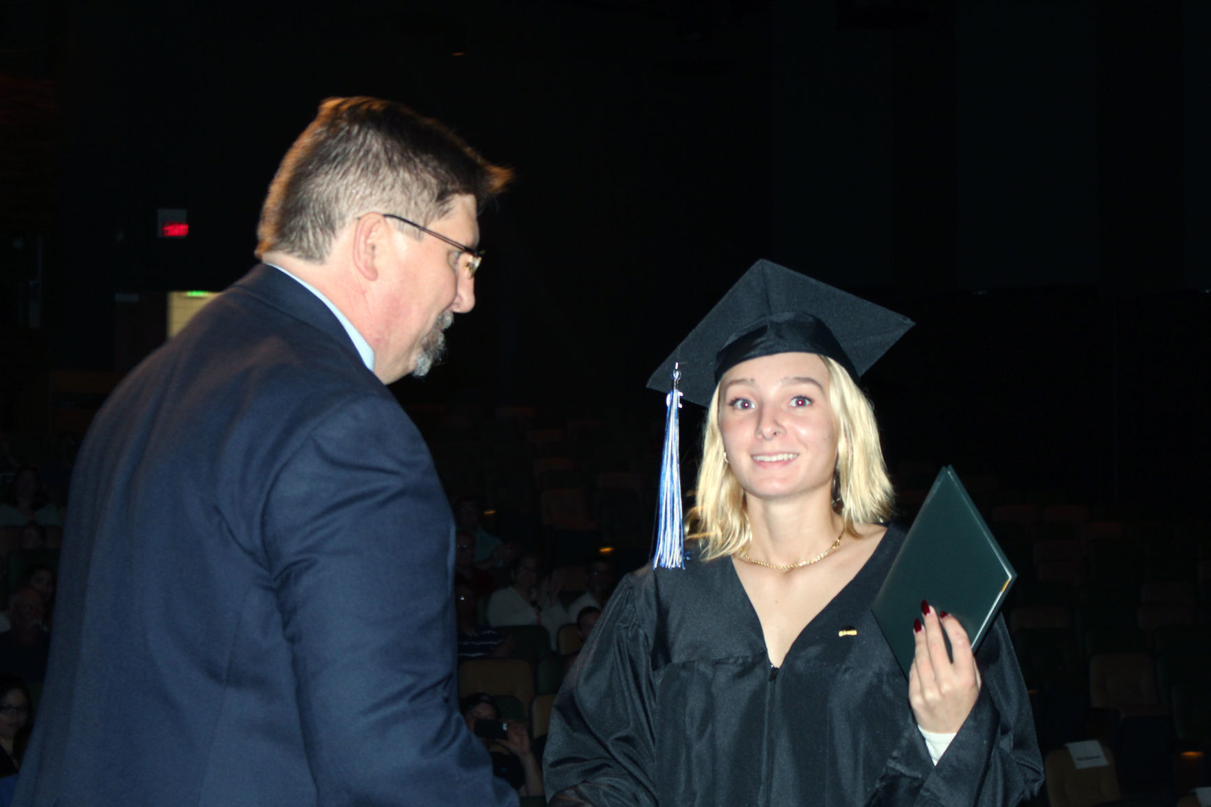 060419-ctzn-news-dsl-grad007.jpg